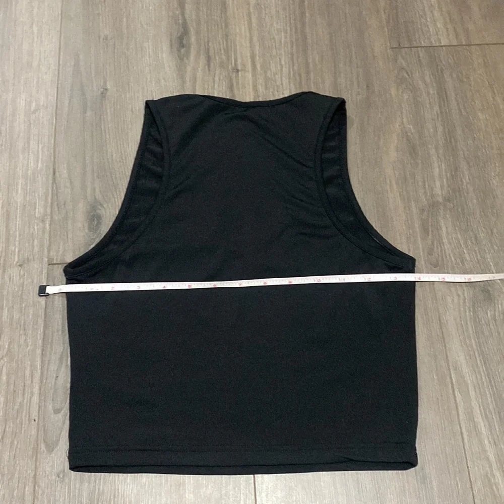 Shein. Black fitted crop top. - Picture 5 of 6